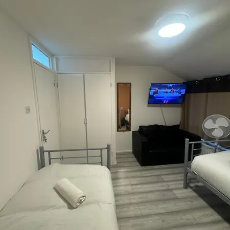 Tottenham Velvet Suites London Exterior photo