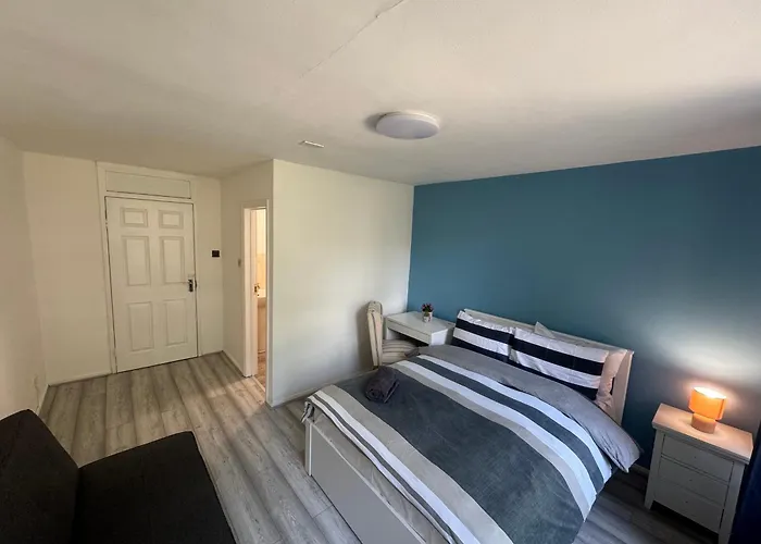 Tottenham Velvet Suites