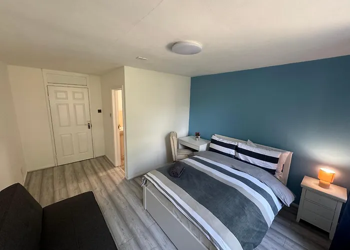 Tottenham Velvet Suites