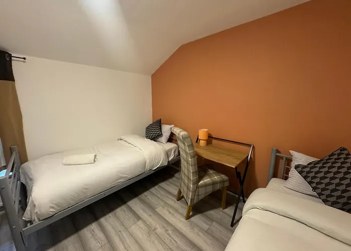 Tottenham Velvet Suites